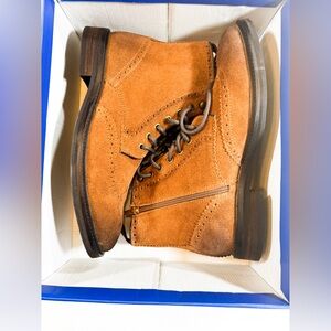 Vince Camuto VY-DYRON Men’s Suede Wingtip Boots - Size 10.5M - New in Box